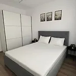 Bright & Spacious Coresi View & Free Parking