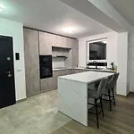 Bright & Spacious Coresi View & Free Parking *
