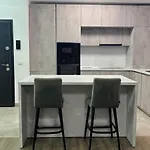 Lejlighed Bright & Spacious Coresi View & Free Parking