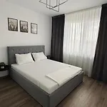 Lejlighed Bright & Spacious Coresi View & Free Parking *