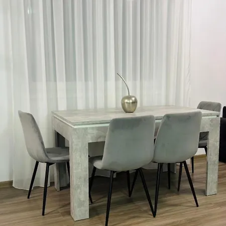 Bright & Spacious Coresi View & Free Parking *