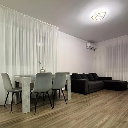 Bright & Spacious Coresi View & Free Parking *