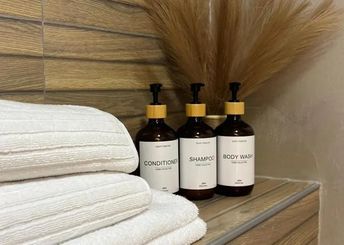 Apartment Bright & Spacious Coresi View & Free Parking