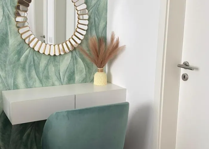 Bright & Spacious Coresi View & Free Parking