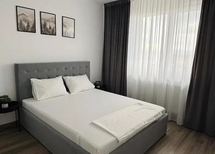 Apartment Bright & Spacious Coresi View & Free Parking *