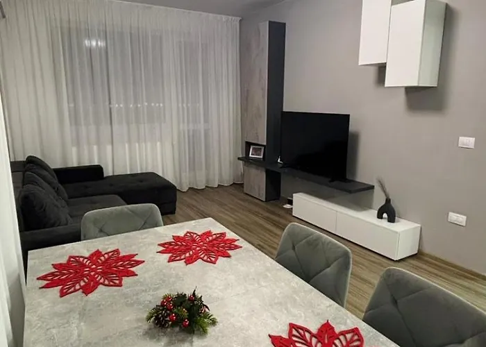 Apartment Bright & Spacious Coresi View & Free Parking *