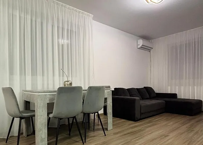 Bright & Spacious Coresi View & Free Parking *